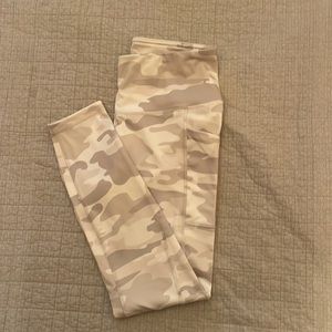 REEBOK CAMO PRINT HIGH RISE LEGGINGS WITH SIDE POCKETS SIZE SMALL